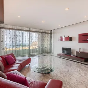 seafront-spacious-bright-apt-opposite-sliema-beach-by.qawrahotelsmalta.org/